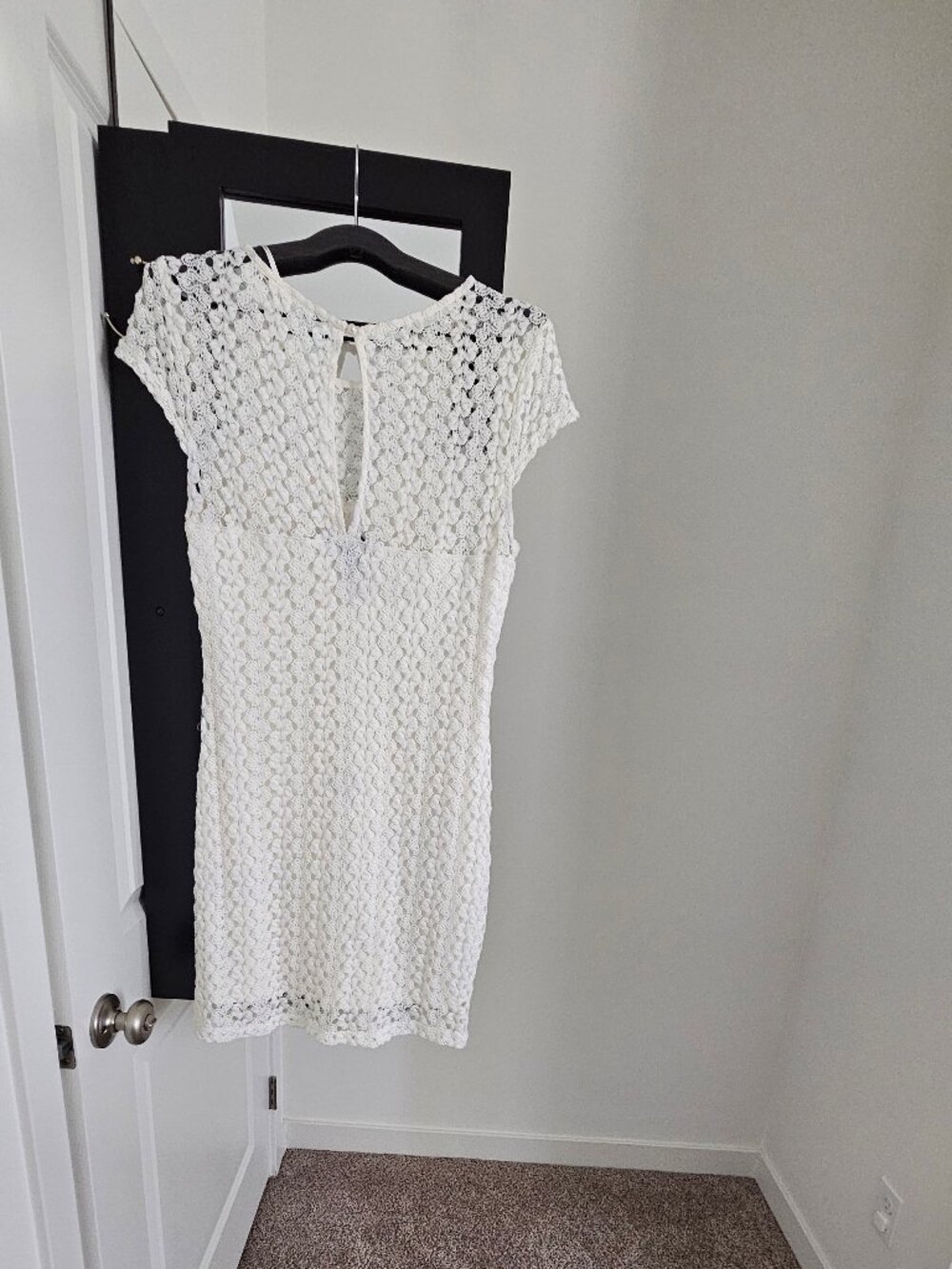 Ivory Crochet Lace Open-Back Dress - Picture 4 of 4